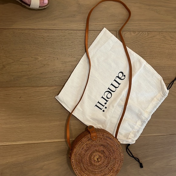 Amerii hand woven round rattan purse with snap closure - Picture 5 of 5